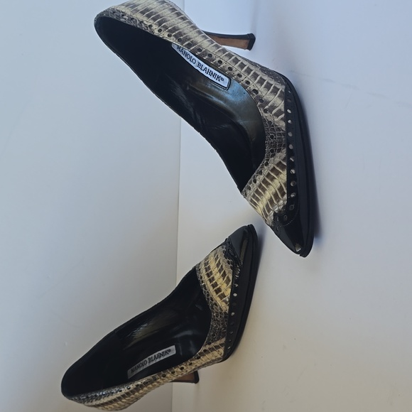 Manolo Blahnik Black Snakeskin Patent Leather Heels Pumps - Picture 3 of 16